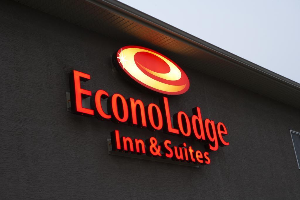 Econo Lodge Inn & Suites Innisfail Exterior foto